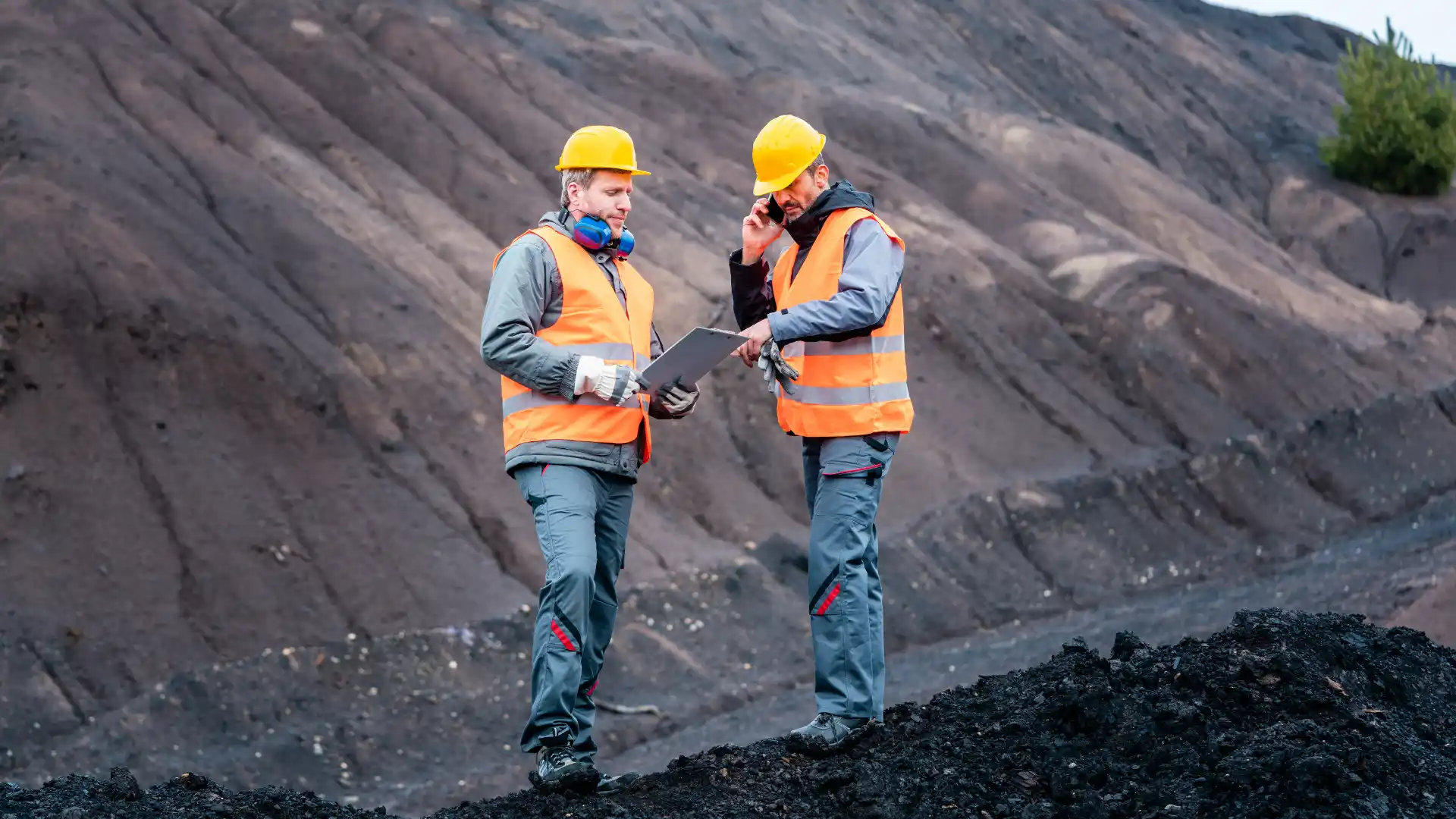 Optimizing Flight and Accommodation Management for Mining Companies PeopleTray Vela Sustainability Technologies